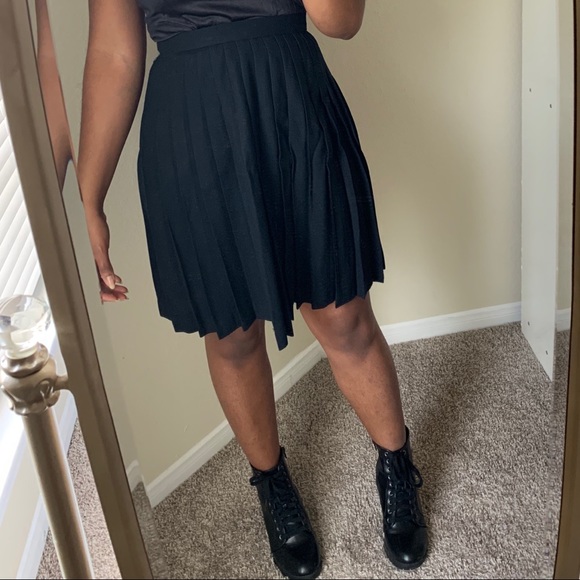 Gianni Black pleated skirt - Picture 5 of 6